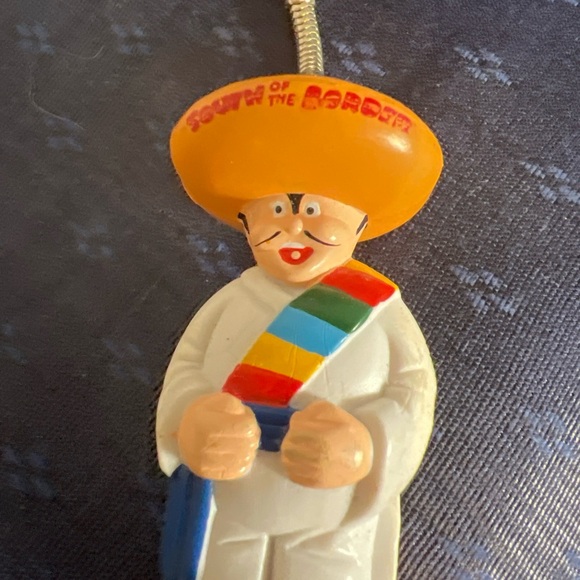 Vintage South Of The Border South Carolina Roadside Attraction Travel Keychain - Picture 2 of 9